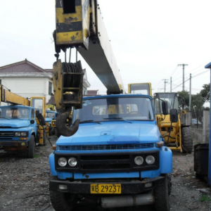求購(gòu)16噸四節(jié)臂吊車，20B， 25噸吊車