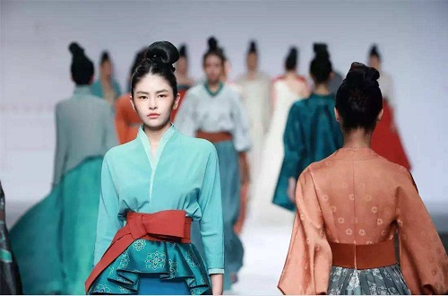 女裝品牌木棉道創(chuàng)始人徐愛東專訪：中式唐裝改良第一人
