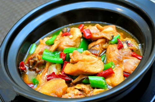 如何學(xué)習(xí)烹飪正宗的黃燜雞米飯？在哪學(xué)習(xí)比較好？