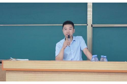 福州品牌策劃專家詹軍豪|應(yīng)邀到新華都商學院分享“企業(yè)戰(zhàn)略定位”