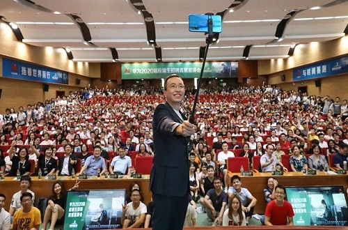 兩大民族品牌巨頭在武漢上演“搶人大戰(zhàn)”，小米雷軍主場“被砸”