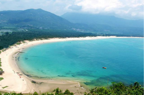 東沖海灘擁有最藍(lán)海水的海灘，讓你度過(guò)一個(gè)最優(yōu)閑的假期