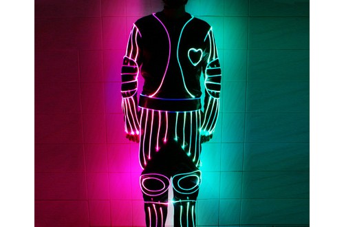 為什么抖音上有些衣服會(huì)發(fā)光 發(fā)光衣服怎么洗
