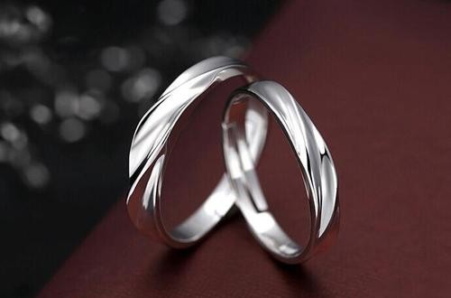 婚戒的戴法：男士婚戒，展示不同氣質(zhì)