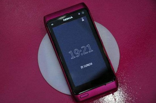 諾基亞官方網(wǎng)站：諾基亞N8粉色上演時(shí)尚誘惑