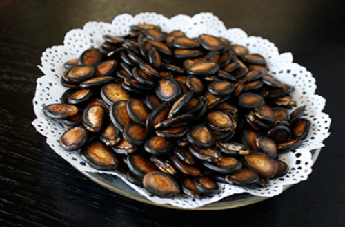 西瓜子上火嗎？吃西瓜子對(duì)我們有什么好處和壞處？