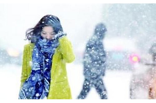 冬天為什么脫發(fā)現(xiàn)象會加重原因是什么_脫發(fā)該怎么辦？