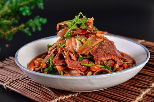 紫燕百味雞：國民日常熟食，走進(jìn)30多萬家庭的餐桌