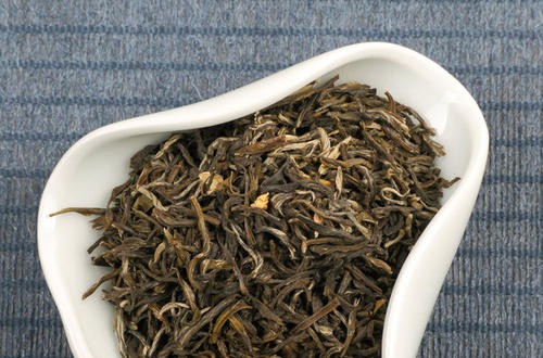 張一元茉莉花茶：湯清味濃，入口芳香回味無(wú)窮