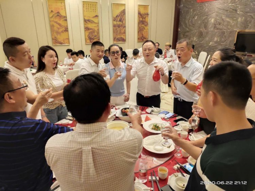 湖北光戰(zhàn)集團(tuán)：上半年工作總結(jié)暨下半年工作宣誓大會